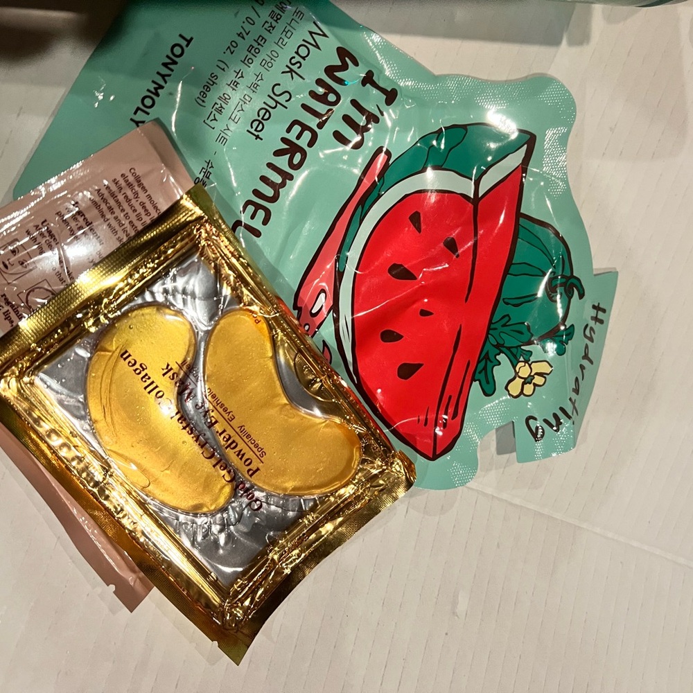 Starbucks Cup With Free People Giftset - Picture 4 of 5